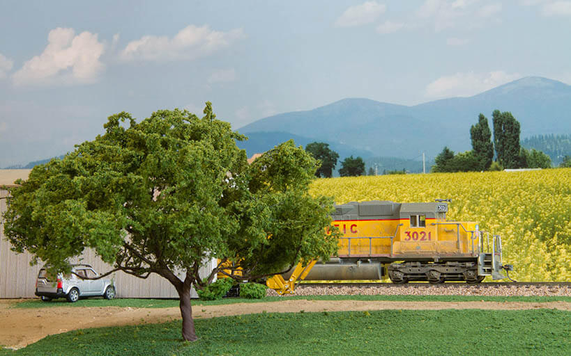 Trackside Model Railroading, Painting a basic backdrop for your railroad